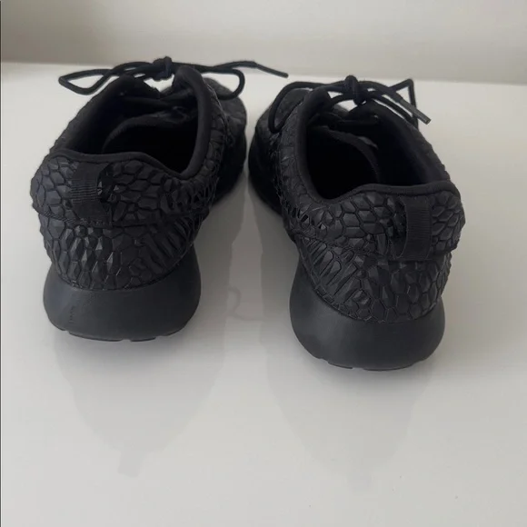 NIKE Roshe One DMB “Triple Black” Women’s Sneakers Size 8 – Rare Edition - Picture 6 of 8